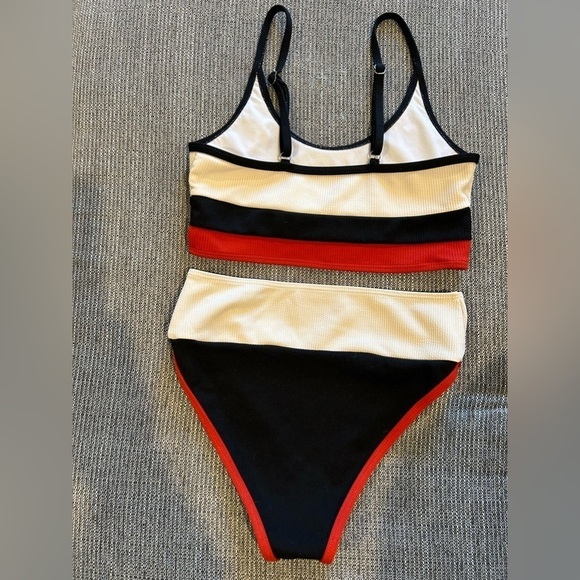 D09.31. Sz S tricolor beige, black and red ribbed high waist bikini. - Picture 3 of 3